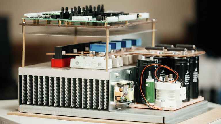 Модель трехфазного инверторного преобразователя
