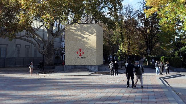 Заколоченный памятник Александру Пушкину в Одессе