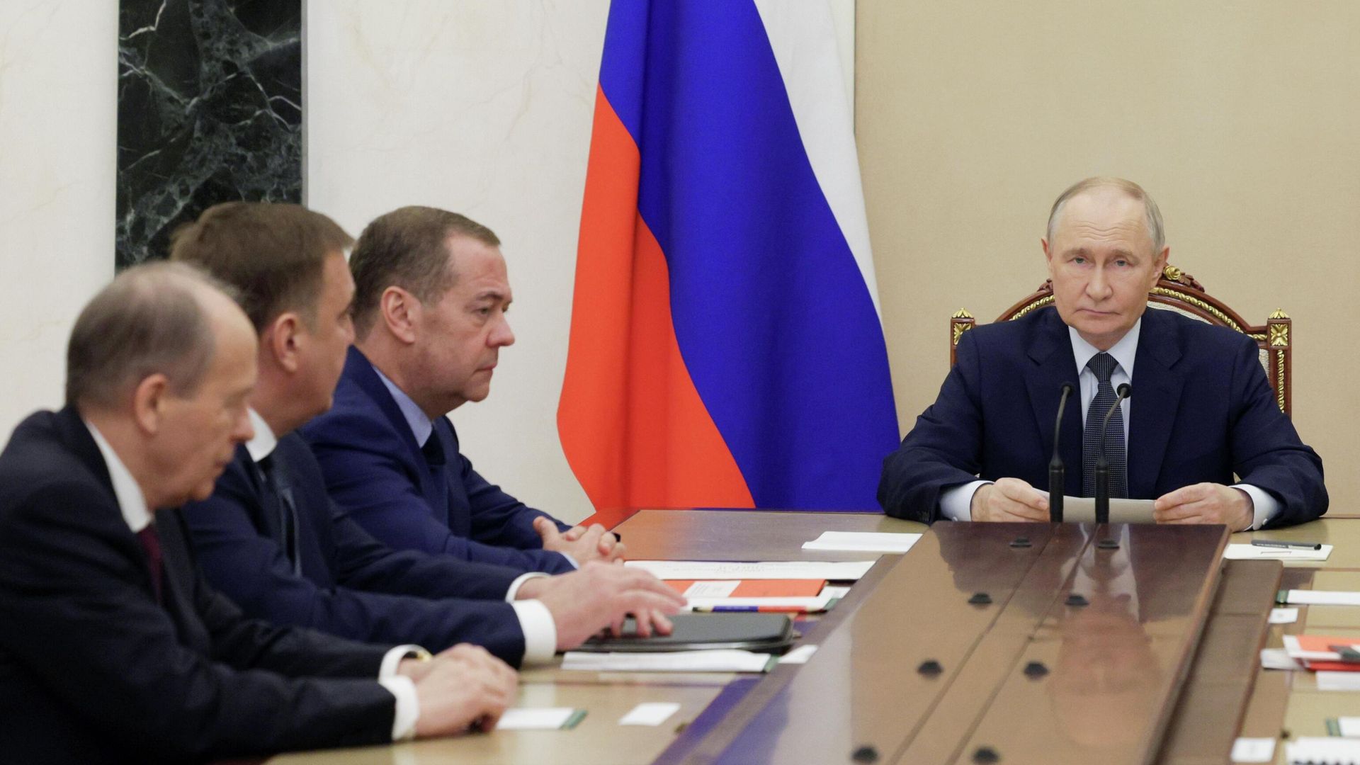 Президент РФ Владимир Путин проводит совещание по вопросам дальнейшего строительства Вооруженных сил России Президент РФ Владимир Путин проводит совещание по вопросам дальнейшего строительства Вооруженных сил России - РИА Новости, 1920, 07.11.2025