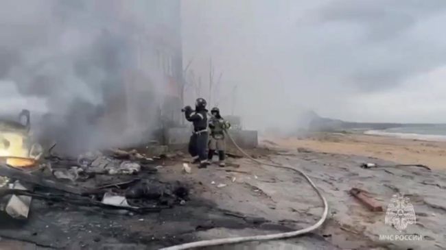 Кадры с места падения вертолета в Дагестане