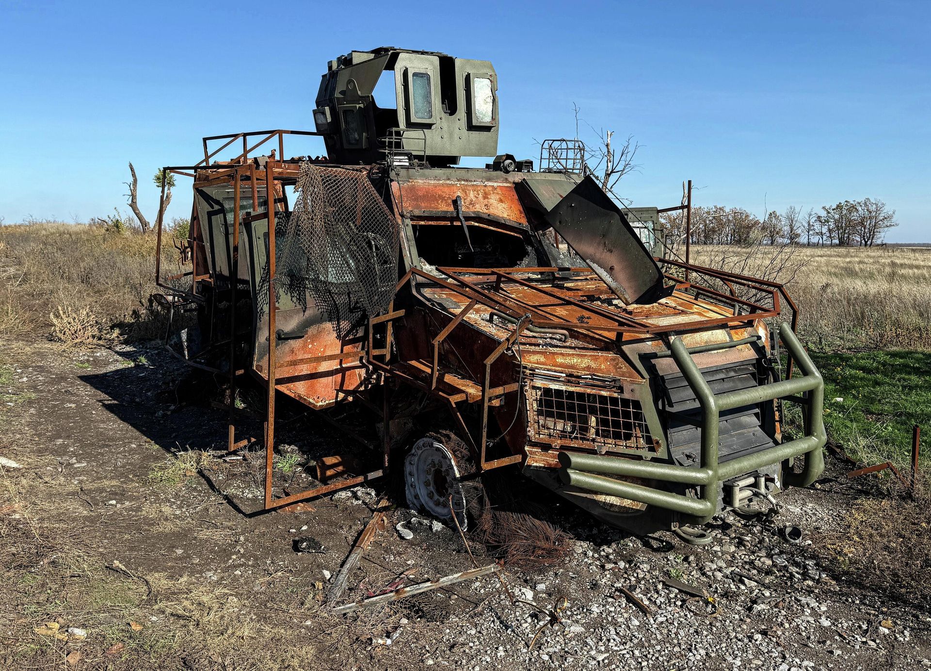 Сожженная военная техника ВСУ в поселке Шевченко под Красноармейском, освобожденном военнослужащими российской группировки войск Центр - РИА Новости, 1920, 11.11.2025