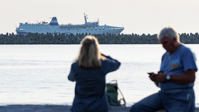 Паром Sea Bridge, прибывший из Трабзона, в акватории Сочи
