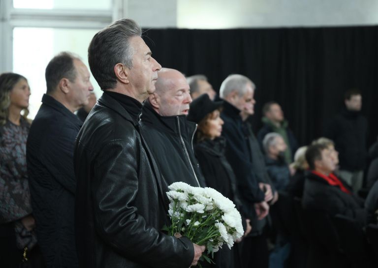 Певец Валерий Сюткин на церемонии прощания с телеведущим Юрием Николаевым в Москве