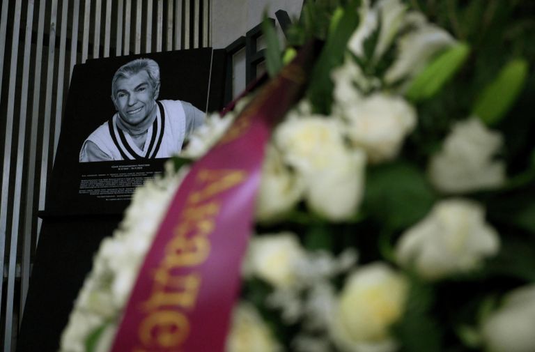Портрет телеведущего Юрия Николаева на церемонии прощания с ним в похоронном доме Троекурово в Москве