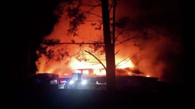 Пожар в поселке Медный под Екатеринбургом