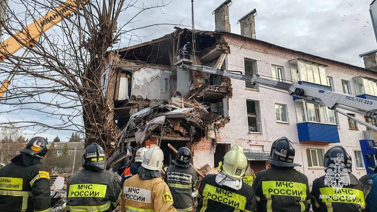 На месте взрыва бытового газа в многоквартирном доме в Куркино Тульской области - РИА Новости, 1920, 14.11.2025