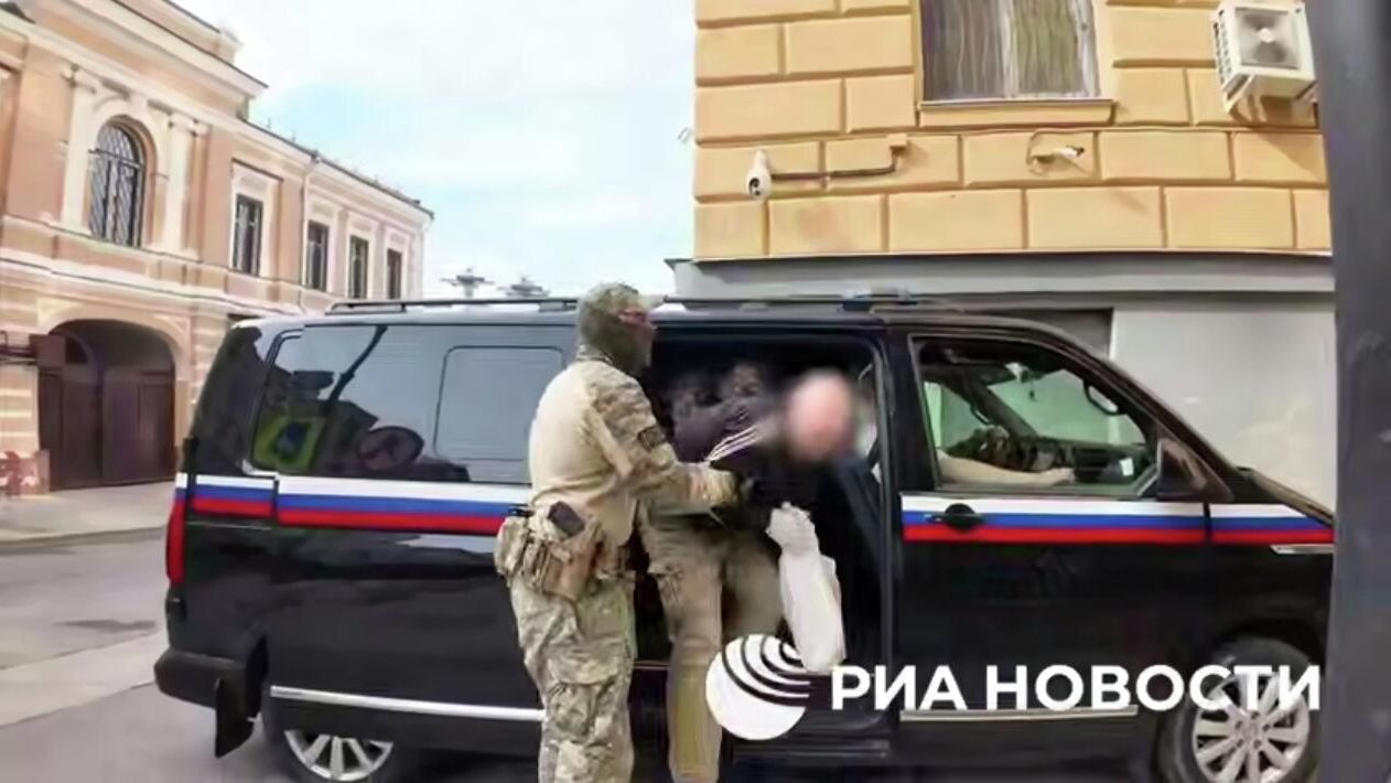 Задержание москвича, который по заданию спецслужб Украины собирал сведения о российском военнослужащем. Кадр видео - РИА Новости, 1920, 10.11.2025
