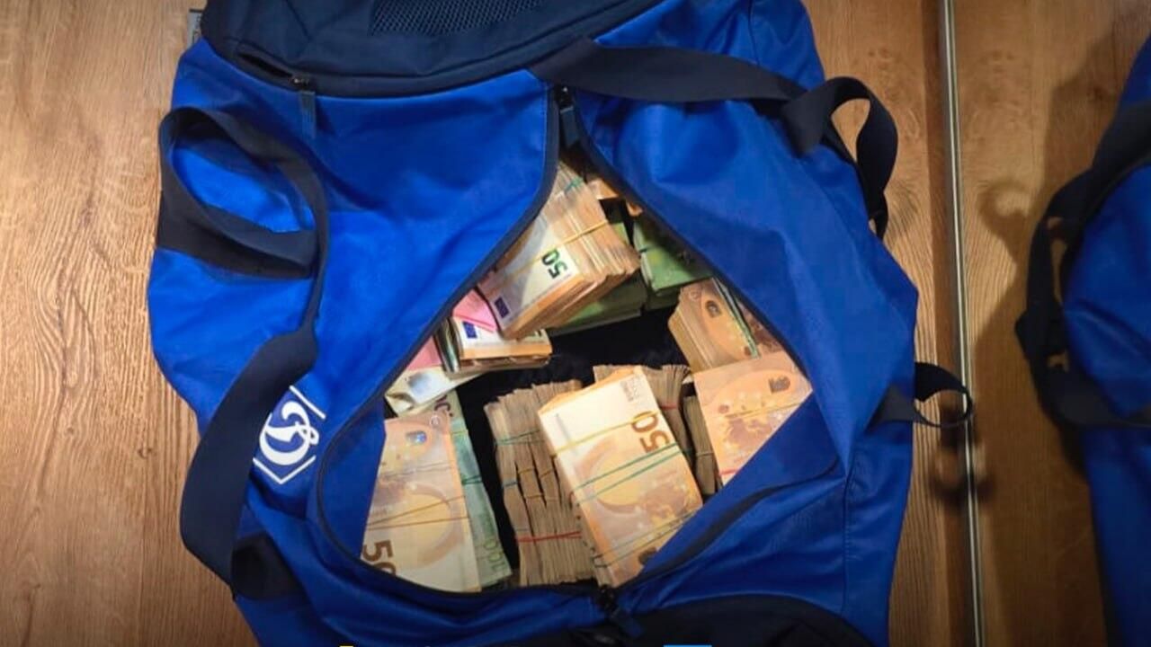Сумки с валютой, найденные в ходе обысков у Тимура Миндича Сумки с валютой, найденные в ходе обысков у Тимура Миндича - РИА Новости, 1920, 12.11.2025