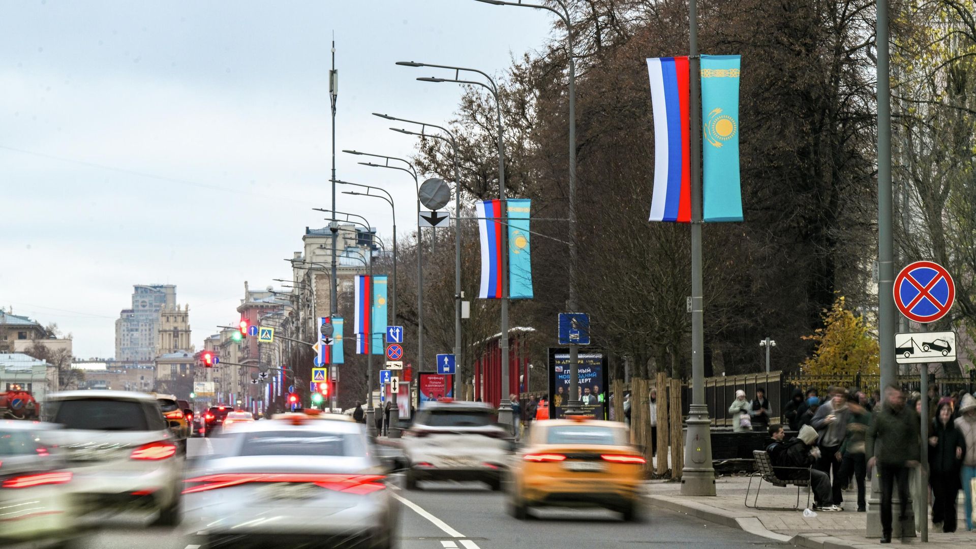 Флаги России и Казахстана в Москве в преддверии государственного визита казахстанского президента Касым-Жомарта Токаева в Россию - РИА Новости, 1920, 11.11.2025