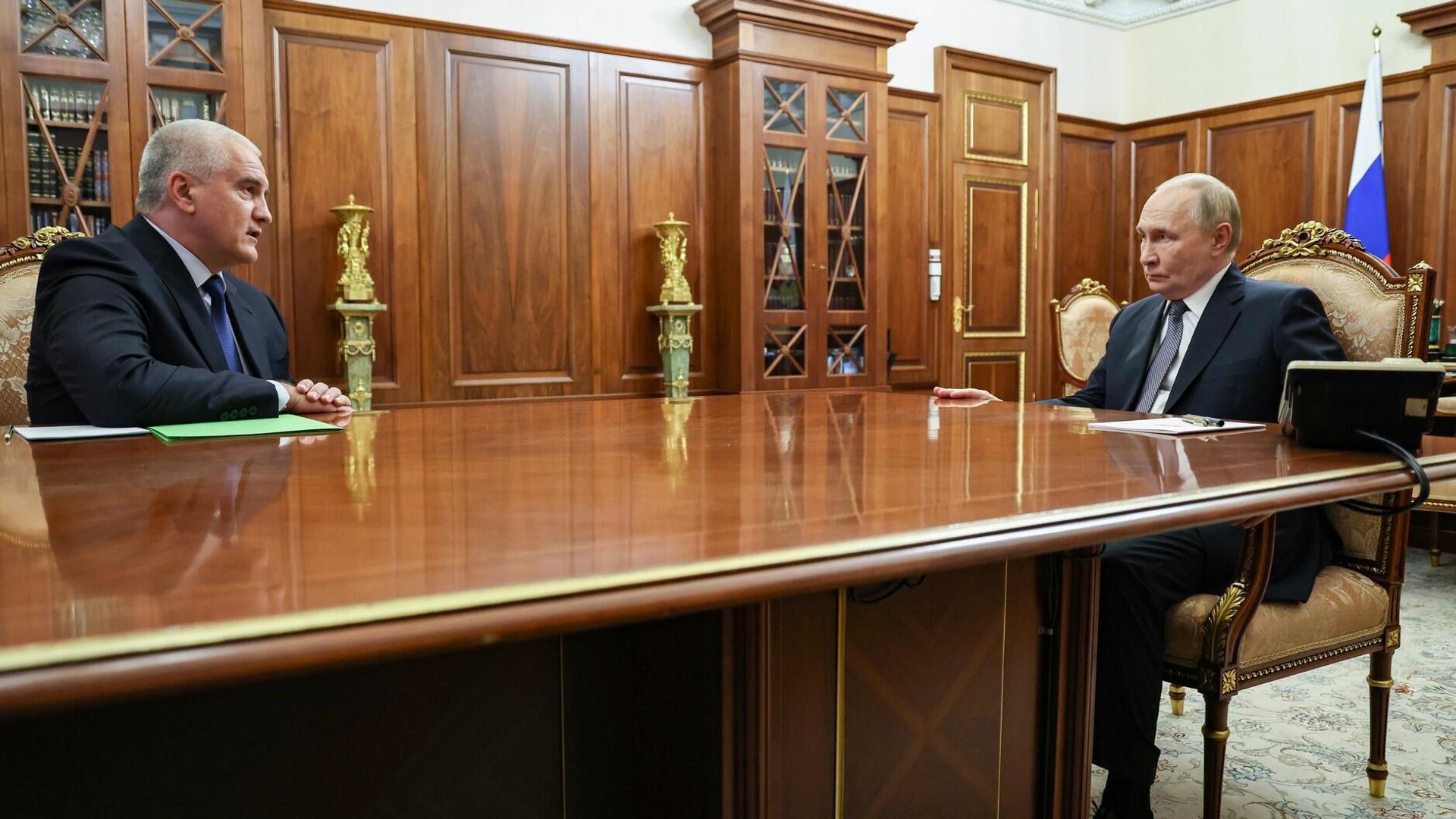 Президент России Владимир Путин во время встречи с главой Республики Крым Сергеем Аксёновым Президент России Владимир Путин во время встречи с главой Республики Крым Сергеем Аксёновым - РИА Новости, 1920, 08.07.2026