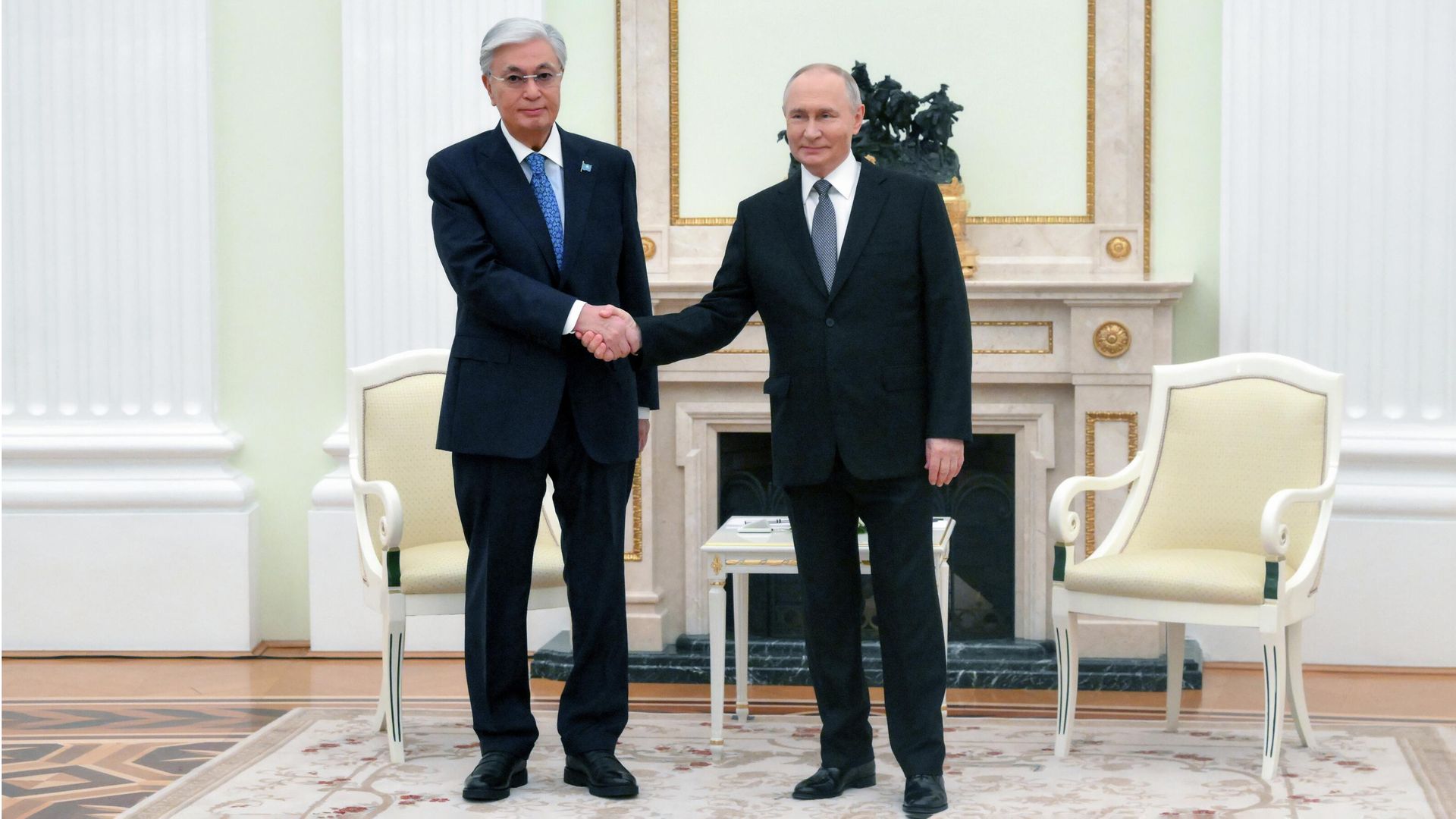 Президент РФ Владимир Путин и президент Казахстана Касым-Жомарт Токаев во время встречи Президент РФ Владимир Путин и президент Казахстана Касым-Жомарт Токаев во время встречи - РИА Новости, 1920, 11.11.2025