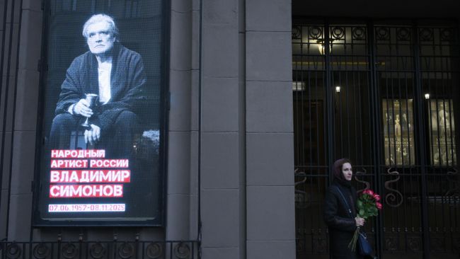 Церемония прощания с народным артистом России Владимиром Симоновым в театре им. Евгения Вахтангова в Москве
