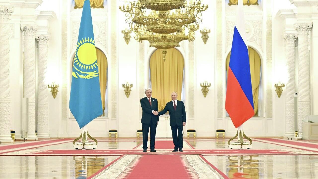 Президент РФ Владимир Путин и президент Казахстана Касым-Жомарт Токаев во время встречи - РИА Новости, 1920, 26.05.2026