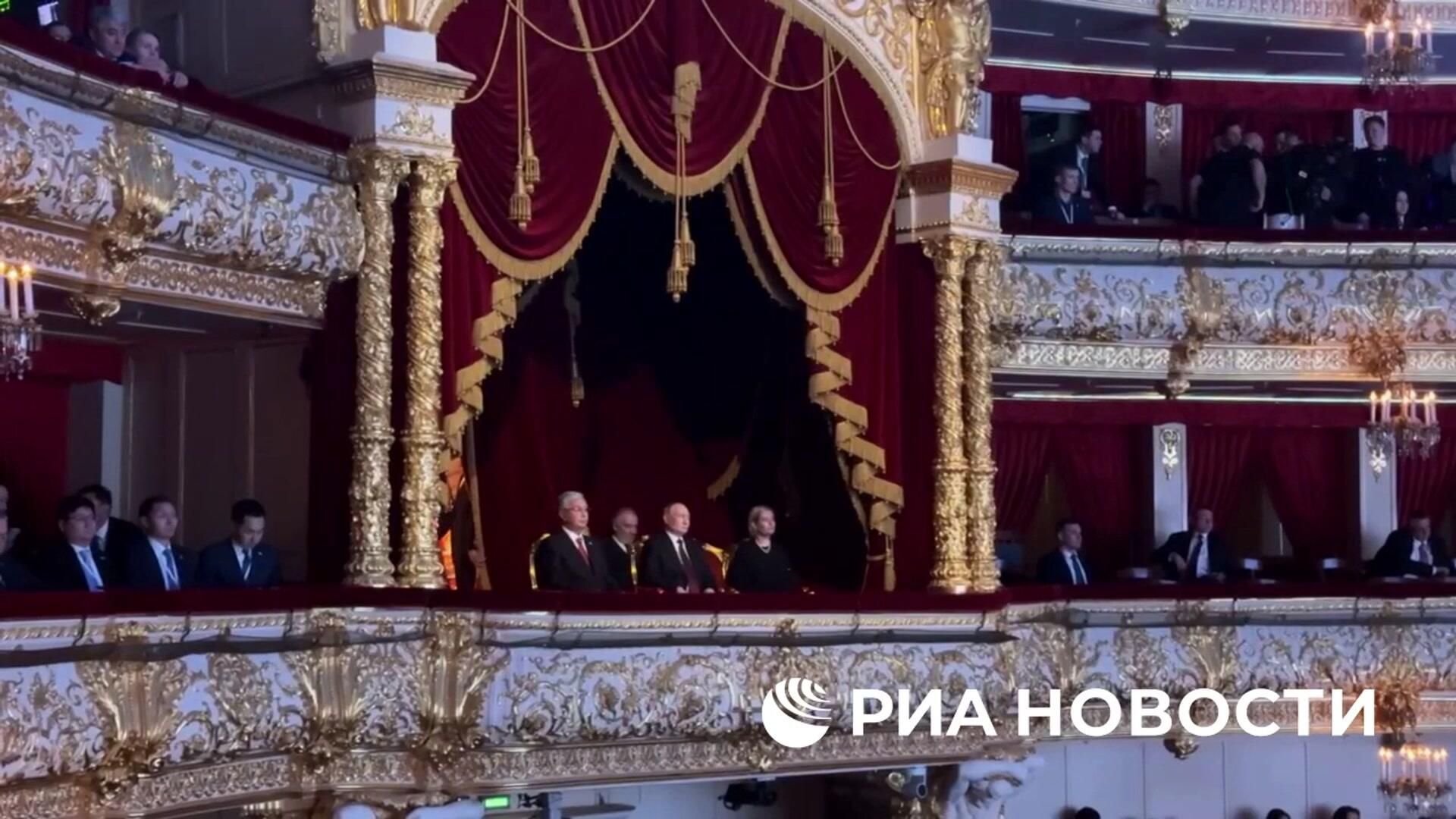 Путин и Токаев смотрят гала-концерт из Царской ложи Большого Театра - РИА Новости, 1920, 12.11.2025