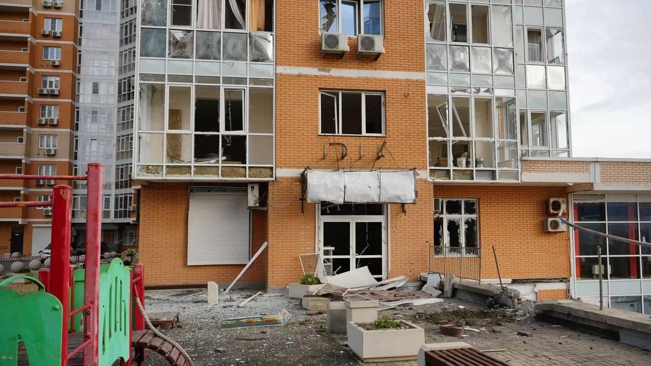 Последствия атаки БПЛА ВСУ в Новороссийске 14 нояборя 2025 Последствия атаки БПЛА ВСУ в Новороссийске 14 нояборя 2025 - РИА Новости, 1920, 14.11.2025
