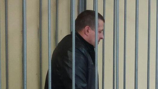 Водитель, пытавшийся провезти оружие на территорию ИК-47, в зале суда Водитель, пытавшийся провезти оружие на территорию ИК-47, в зале суда - РИА Новости, 1920, 15.11.2025