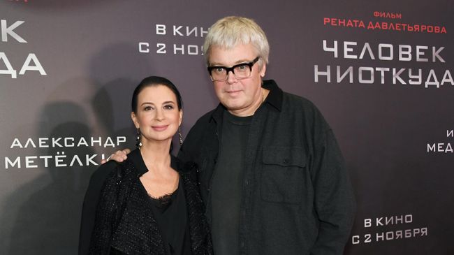 Режиссер, продюсер Александр Стриженов с супругой актрисой и телеведущей Екатериной Режиссер, продюсер Александр Стриженов с супругой актрисой и телеведущей Екатериной