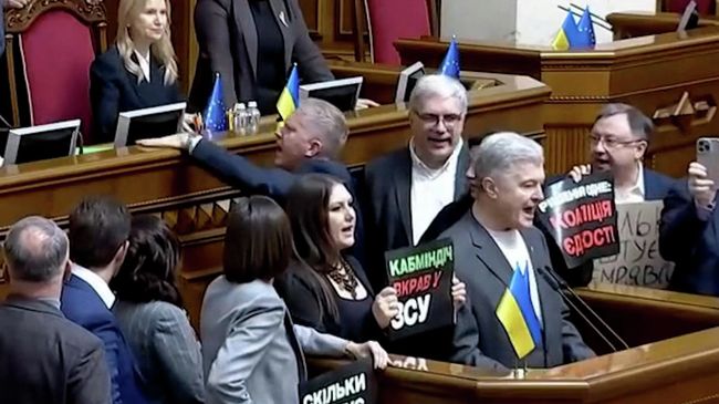 Члены партии Порошенко* на трибуне Рады