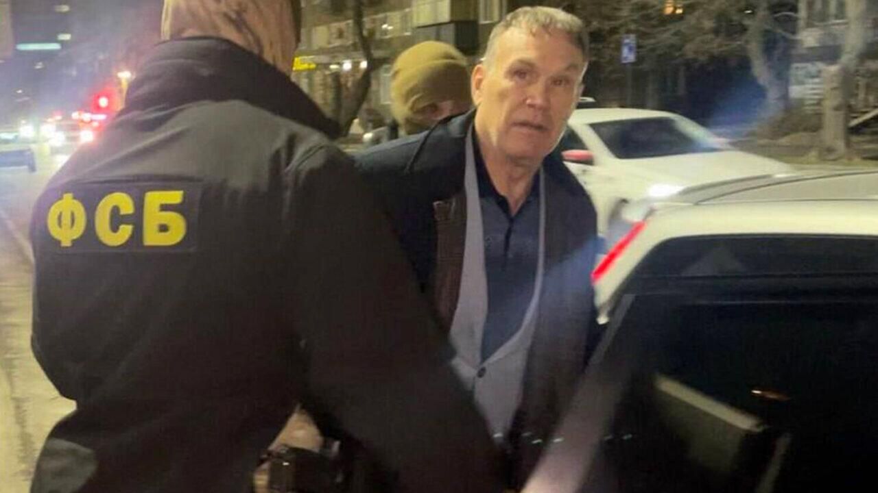 Задержание Александра Махонина Задержание Александра Махонина - РИА Новости, 1920, 18.11.2025