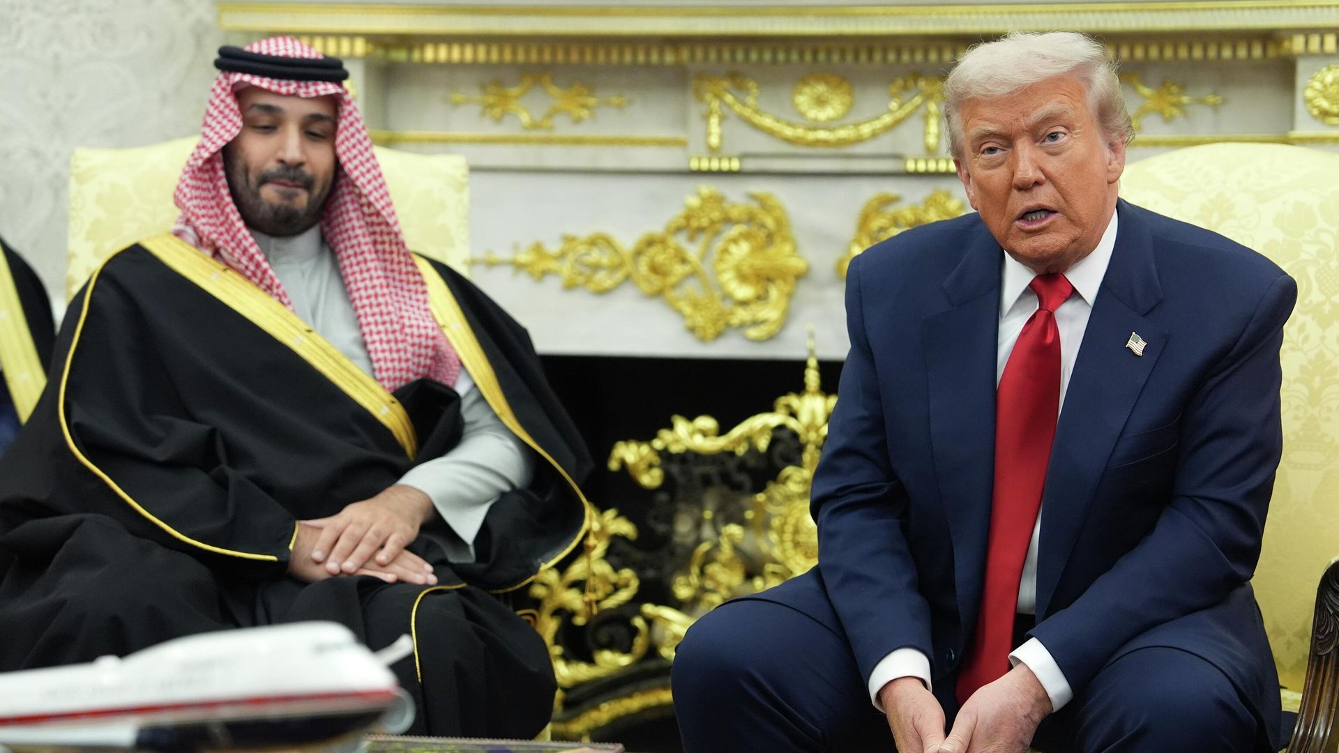 Президент США Дональд Трамп и наследный принц Саудовской Аравии Мухаммед бен Салман во время всречи в Вашингтоне - РИА Новости, 1920, 18.11.2025