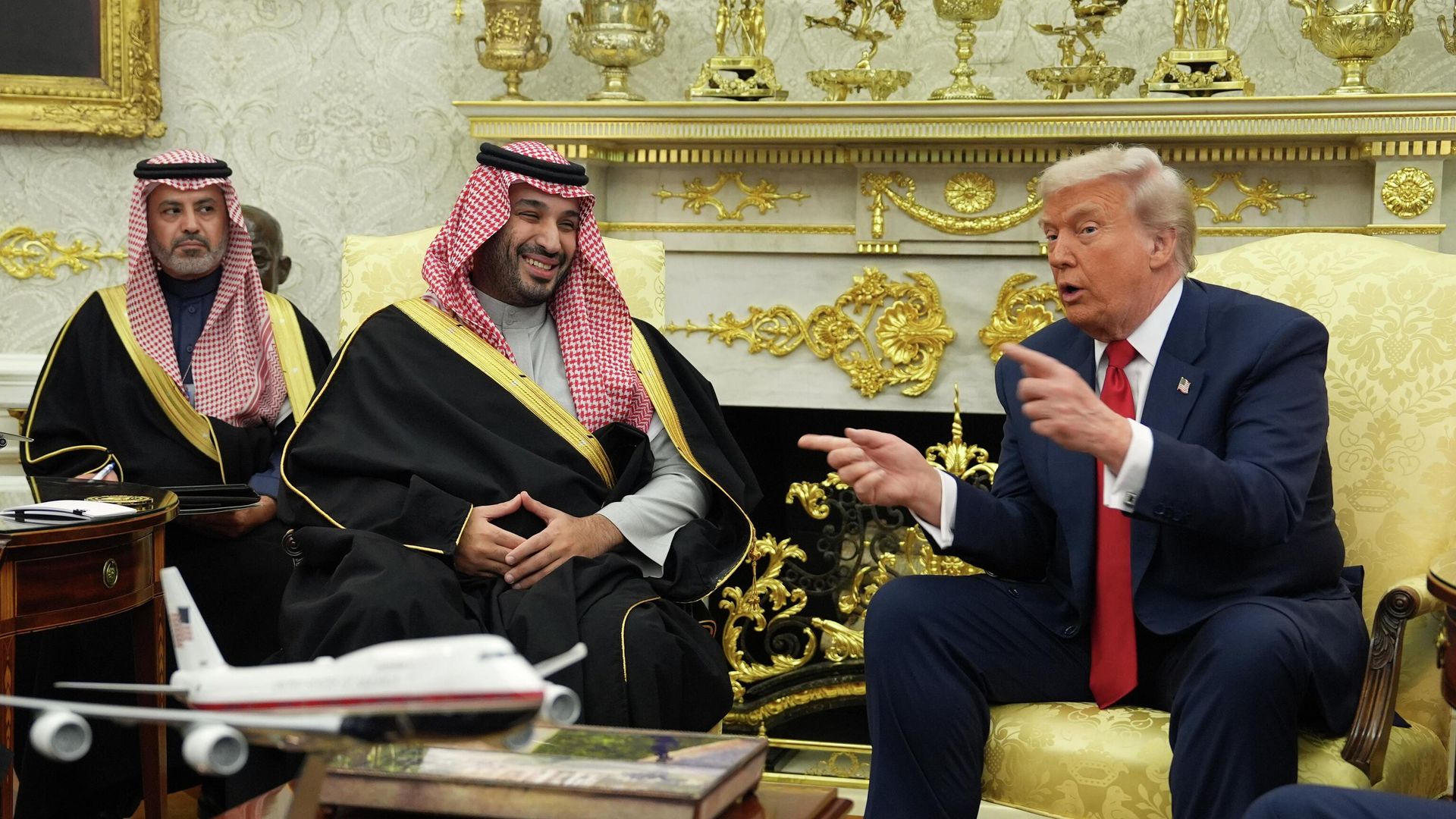 Президент США Дональд Трамп и наследный принц Саудовской Аравии Мухаммед бен Салман во время всречи в Вашингтоне Президент США Дональд Трамп и наследный принц Саудовской Аравии Мухаммед бен Салман во время всречи в Вашингтоне - РИА Новости, 1920, 18.11.2025