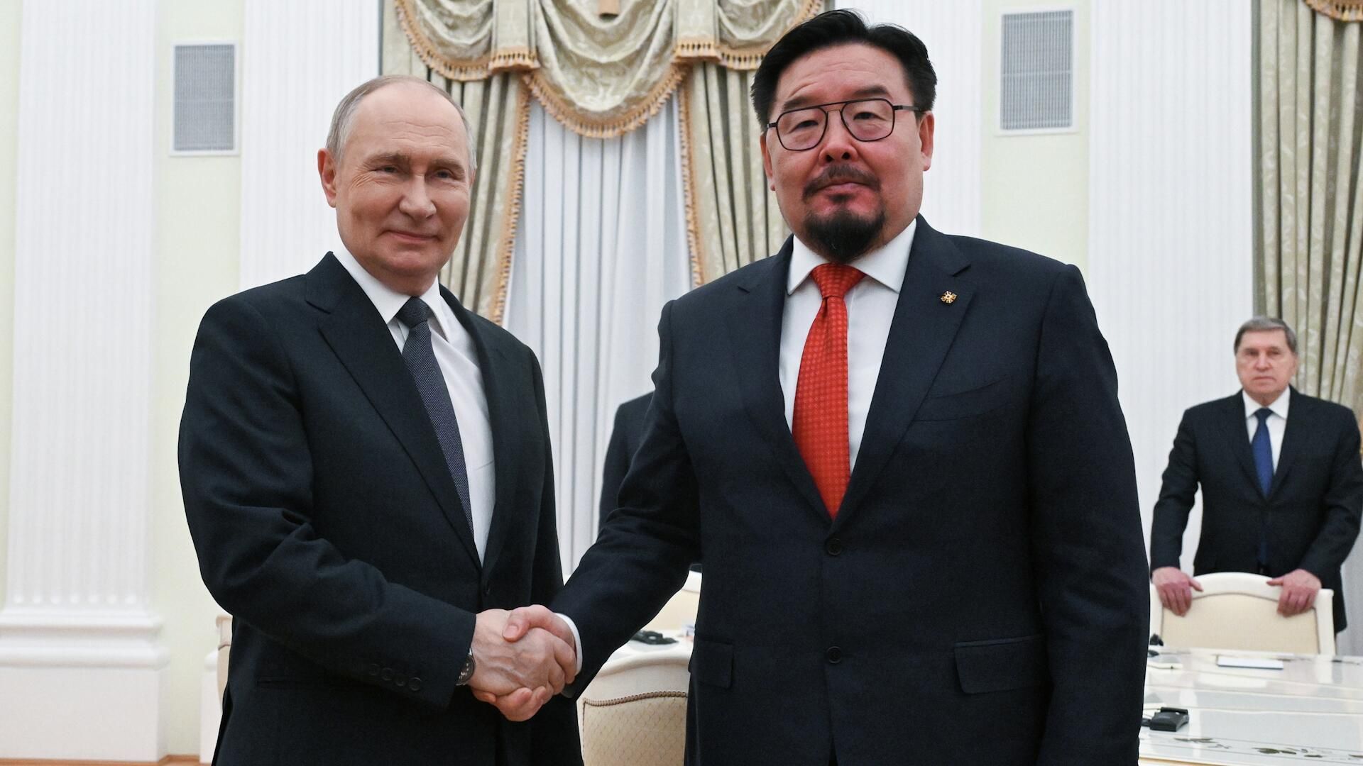 Встреча Путина с премьер-министром Монголии Встреча Путина с премьер-министром Монголии - РИА Новости, 1920, 18.11.2025