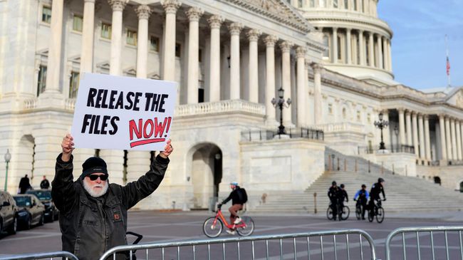 Протестующий возле Капитолия США 