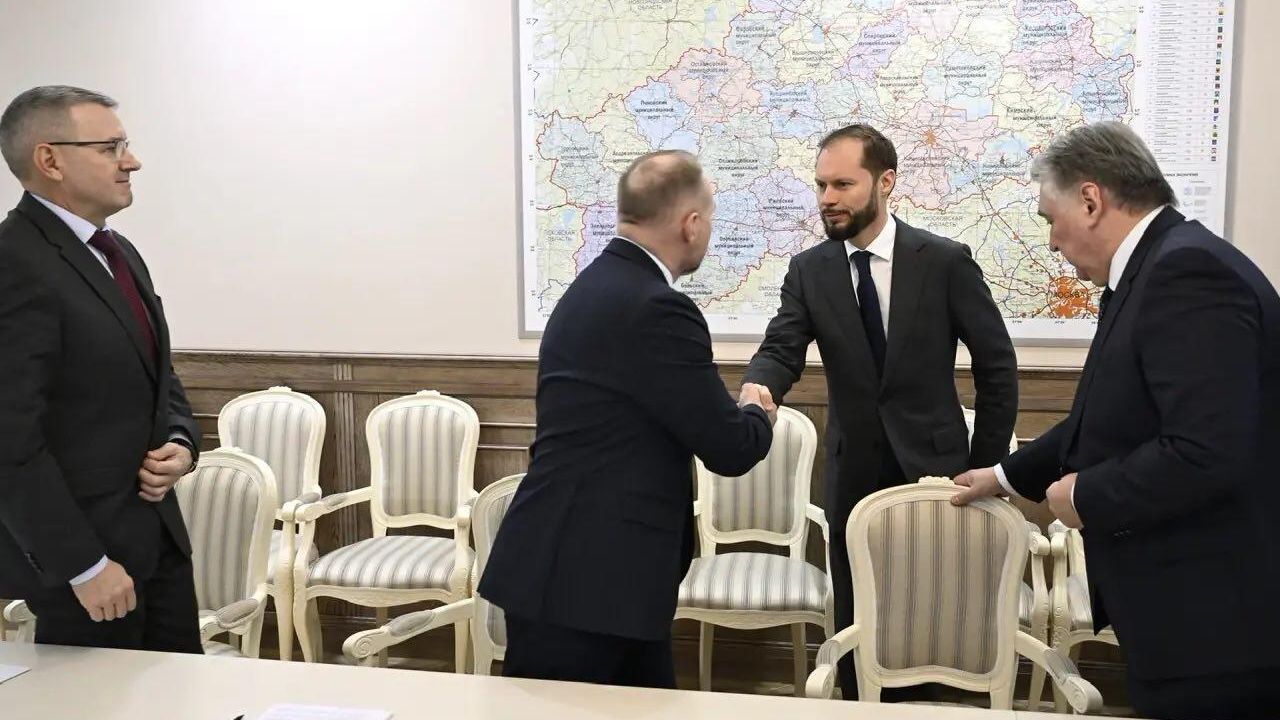Королев поставил задачи главам муниципалитетов Верхневолжья Королев поставил задачи главам муниципалитетов Верхневолжья - РИА Новости, 1920, 19.11.2025