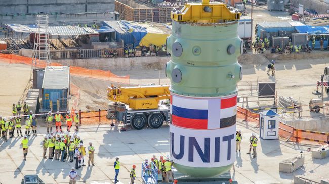 Установка в проектное положение корпуса реактора первого энергоблока египетской атомной электростанции Эль-Дабаа