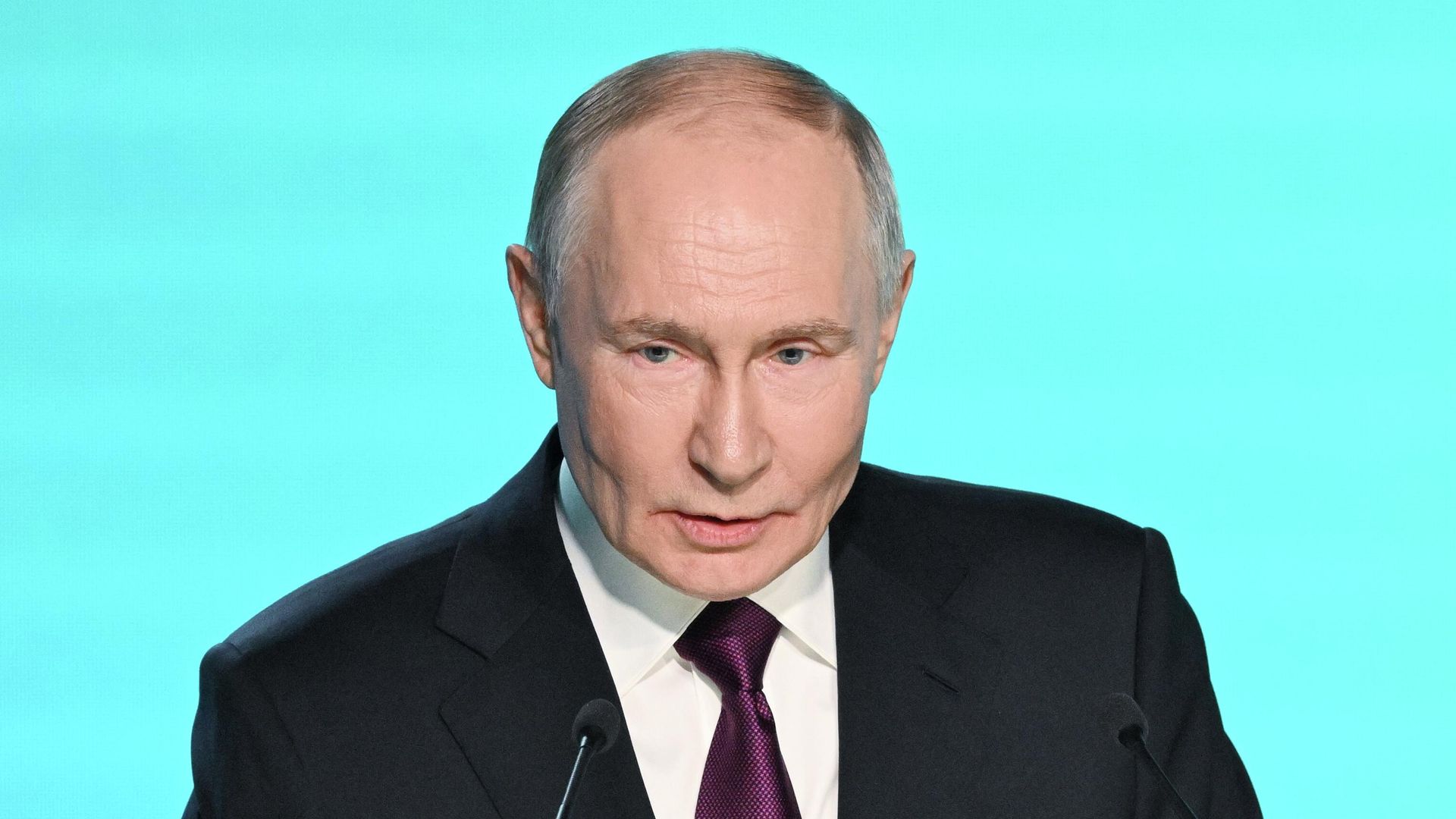Президент РФ Владимир Путин выступает на пленарной дискуссии Будущее с ИИ международной конференции по искусственному интеллекту AI Journey в Москве Президент РФ Владимир Путин выступает на пленарной дискуссии Будущее с ИИ международной конференции по искусственному интеллекту AI Journey в Москве - РИА Новости, 1920, 19.11.2025