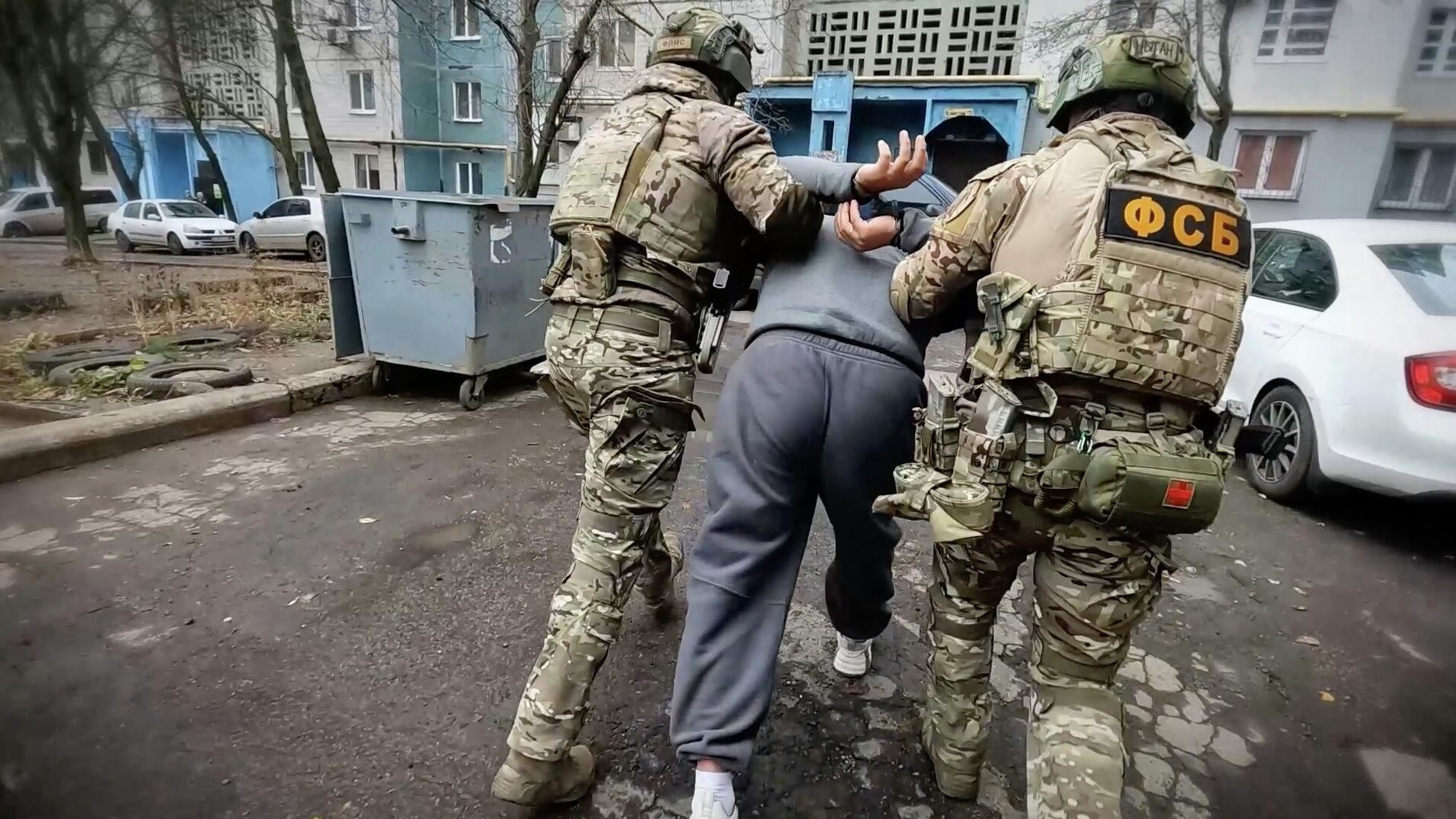 Сотрудники ФСБ задержали жителя ДНР, готовившего покушение на высокопоставленного офицера Минобороны по заданию украинских спецслужб Сотрудники ФСБ задержали жителя ДНР, готовившего покушение на высокопоставленного офицера Минобороны по заданию украинских спецслужб - РИА Новости, 1920, 20.11.2025