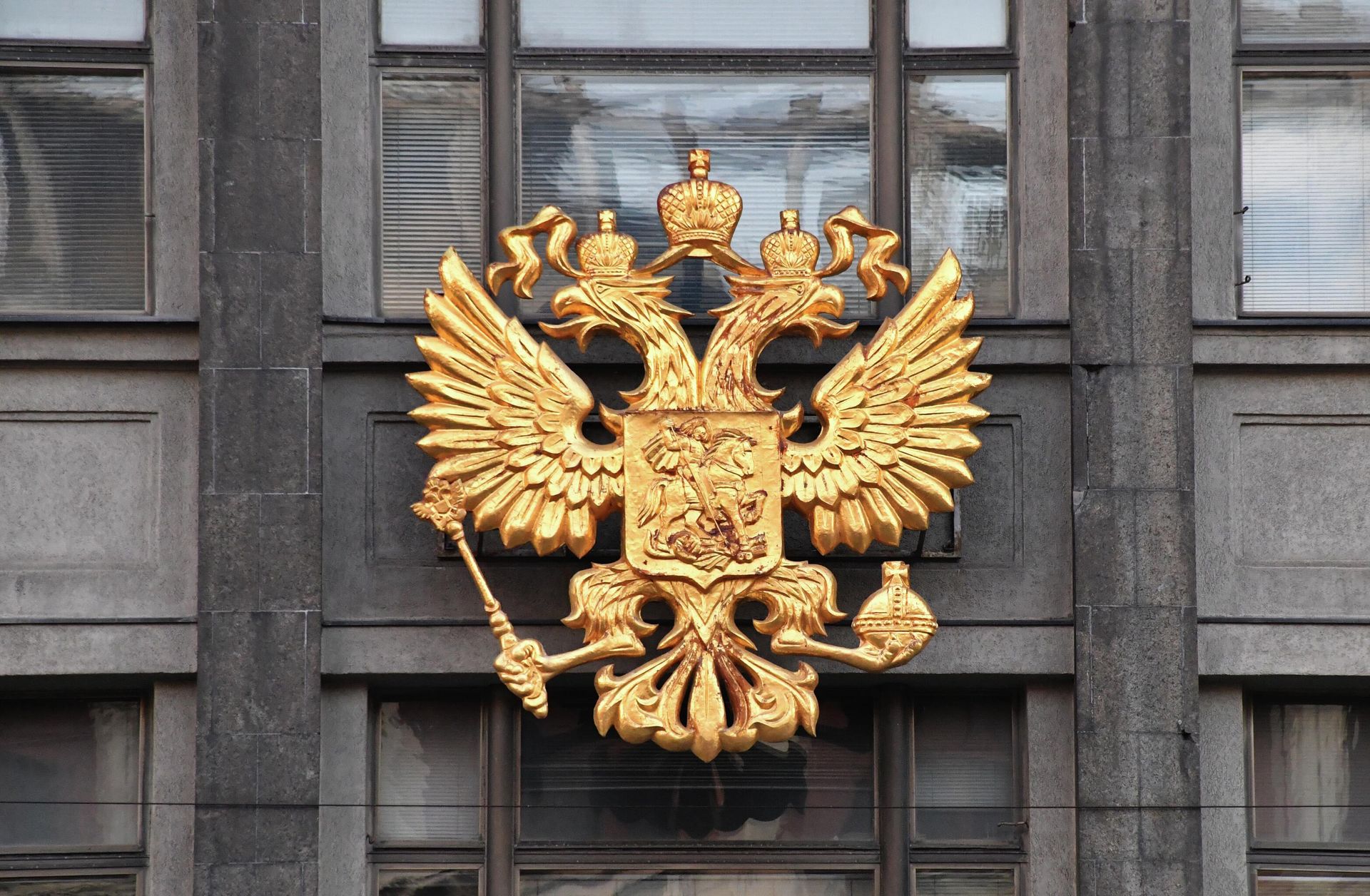 Герб России на здании Государственной думы России Герб России на здании Государственной думы России - РИА Новости, 1920, 29.12.2025
