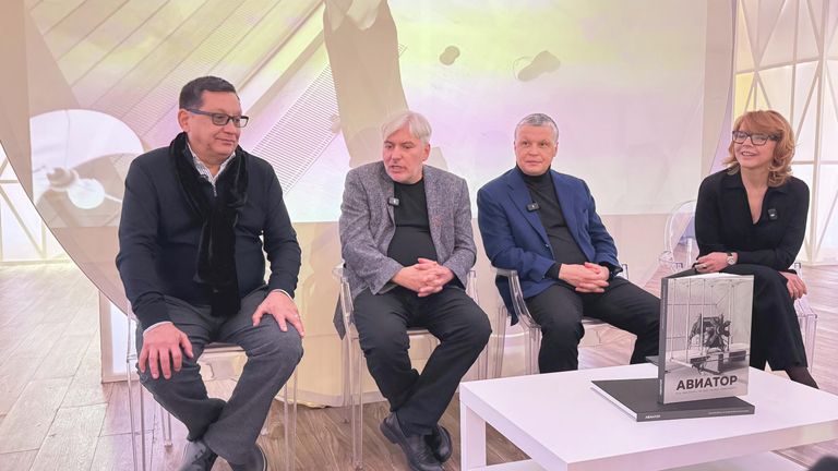 Евгений Водолазкин, Фекла Толстая, Егор Михалков-Кончаловский, Сергей Катышев в Центре Космонавтика и авиация на ВДНХ Евгений Водолазкин, Фекла Толстая, Егор Михалков-Кончаловский, Сергей Катышев в Центре Космонавтика и авиация на ВДНХ