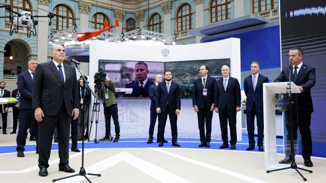 Председатель правительства РФ Михаил Мишустин посещает выставку Транспорт России в Гостином дворе в Москве. 20 ноября 2025