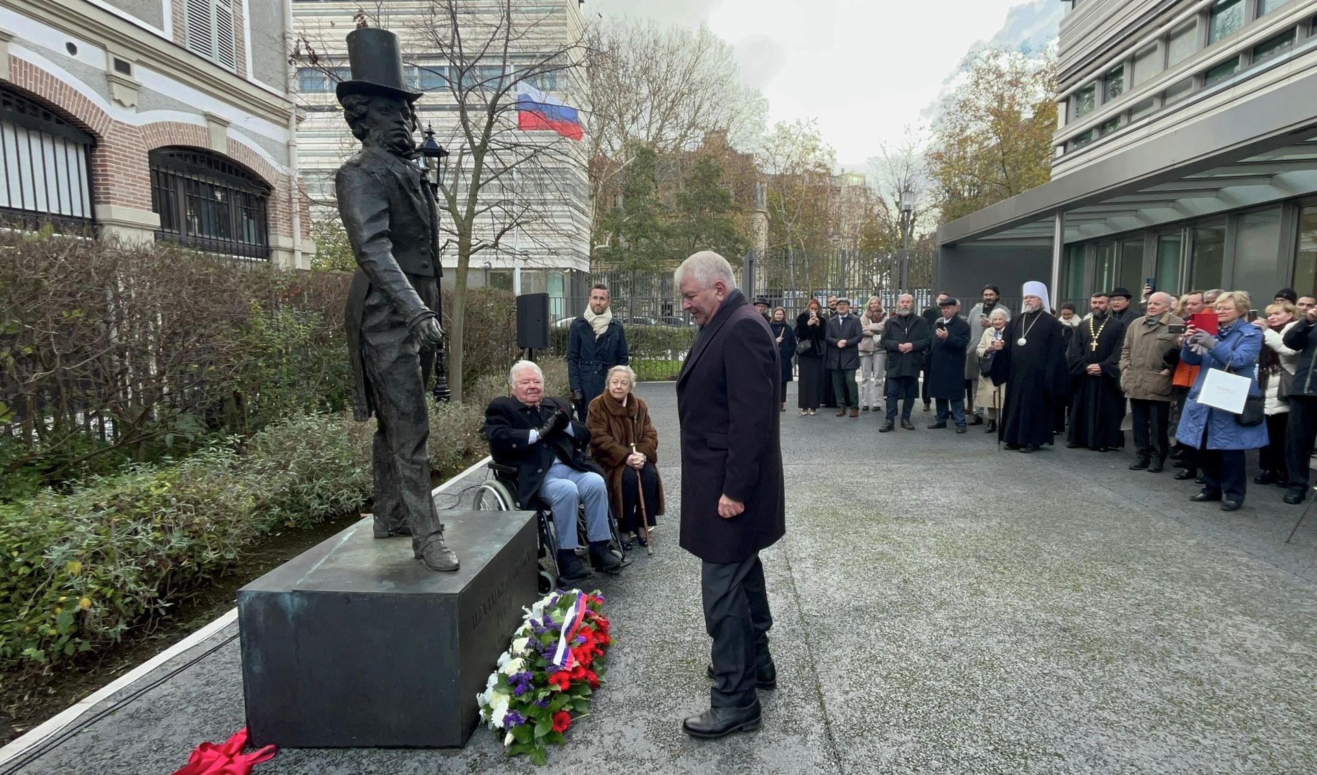 Посол РФ во Франции Алексей Мешков во время открытия памятника писателю А. С. Пушкину в Русском духовно-культурном центре в Париже Посол РФ во Франции Алексей Мешков во время открытия памятника писателю А. С. Пушкину в Русском духовно-культурном центре в Париже - РИА Новости, 1920, 20.11.2025
