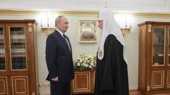 Владимир Путин поздравил Патриарха Московского и всея Руси Кирилла с днём рождения Владимир Путин поздравил Патриарха Московского и всея Руси Кирилла с днём рождения