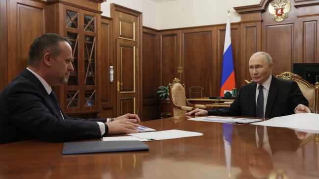 Президент РФ Владимир Путин и министр транспорта РФ Андрей Никитин во время встречи