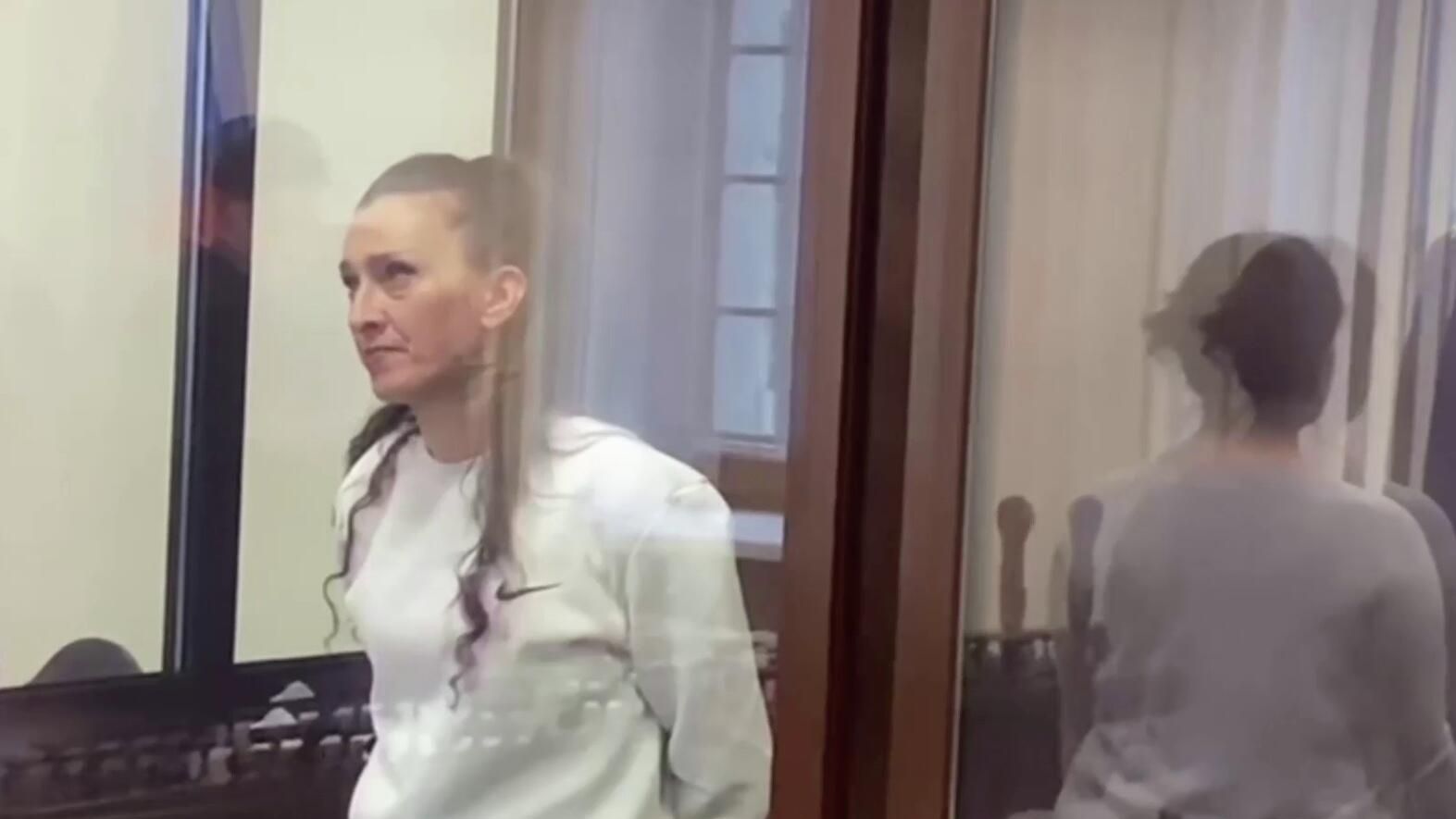 Блогер Олеся Люциферовна во время оглашения приговора. Кадр видео Блогер Олеся Люциферовна во время оглашения приговора. Кадр видео - РИА Новости, 1920, 21.11.2025