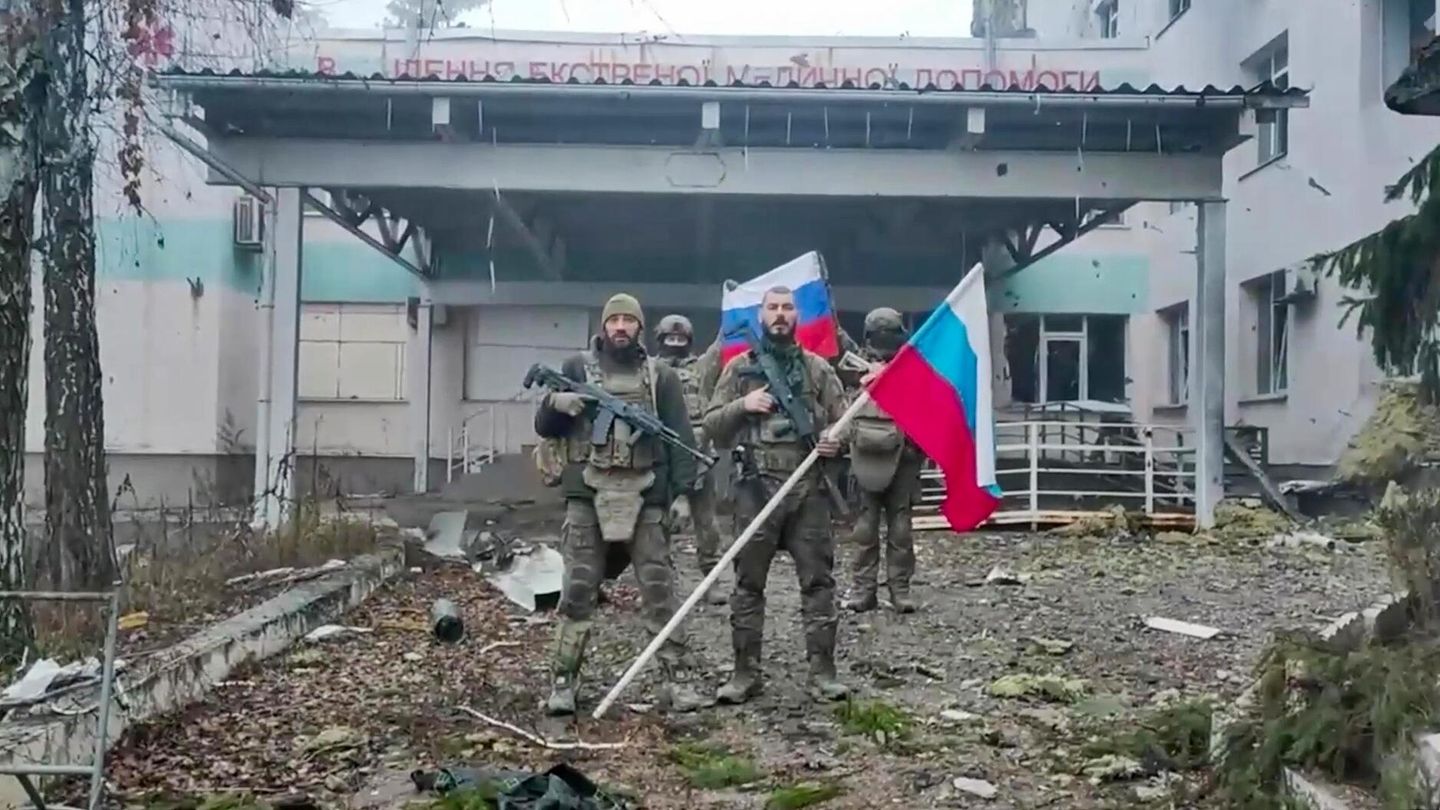Российские военные в освобожденном Купянске Российские военные в освобожденном Купянске