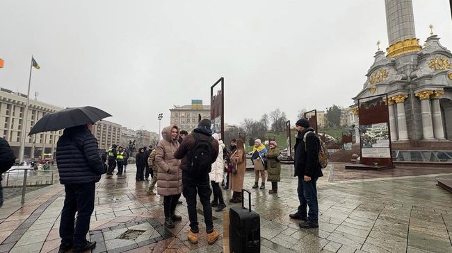 Участники акции протеста за отставку Зеленского и увольнение Ермака в Киеве, Украина