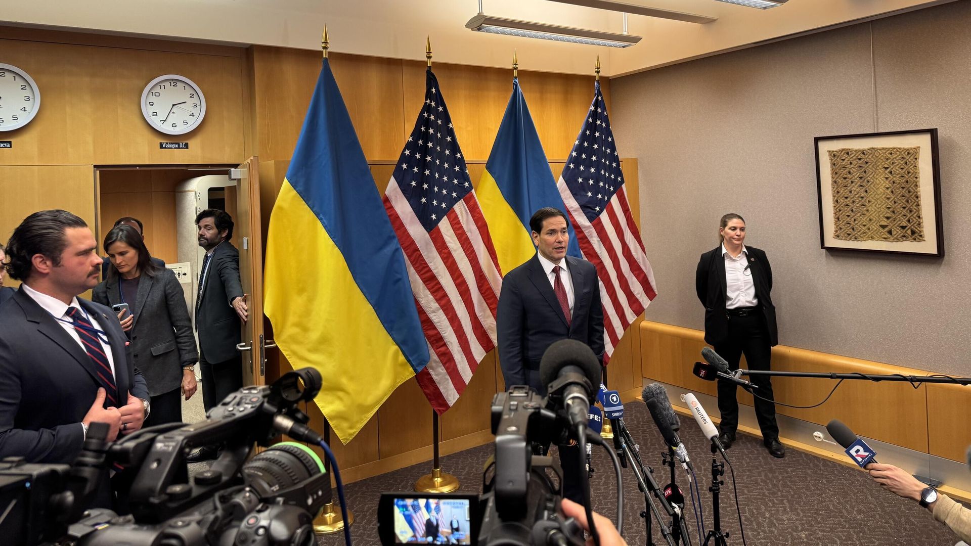 Государственный секретарь США Марко Рубио во время пресс-конференции по итогам переговоров с представителями Киева и стран Европы - РИА Новости, 1920, 23.11.2025