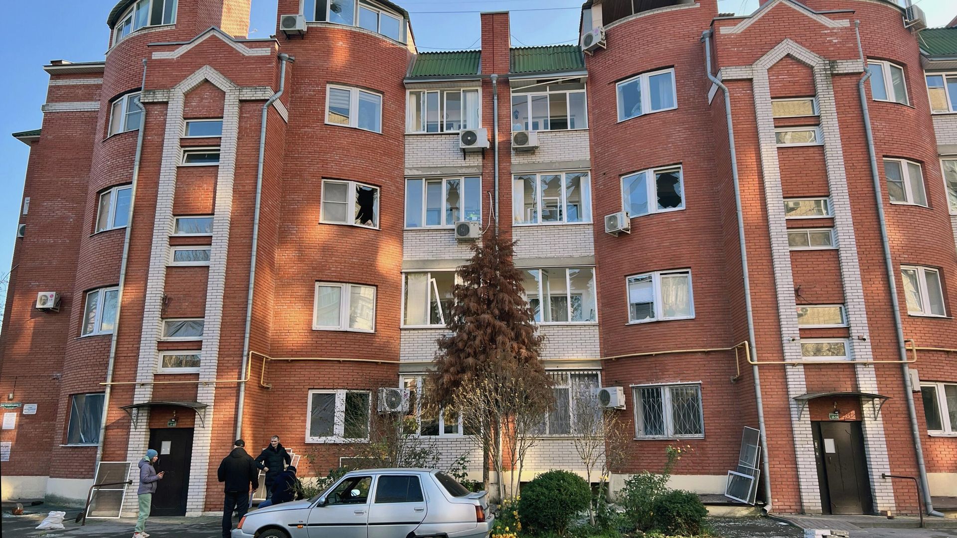 Последствия ночной атаки беспилотников ВСУ в Таганроге Последствия ночной атаки беспилотников ВСУ в Таганроге - РИА Новости, 1920, 25.11.2025