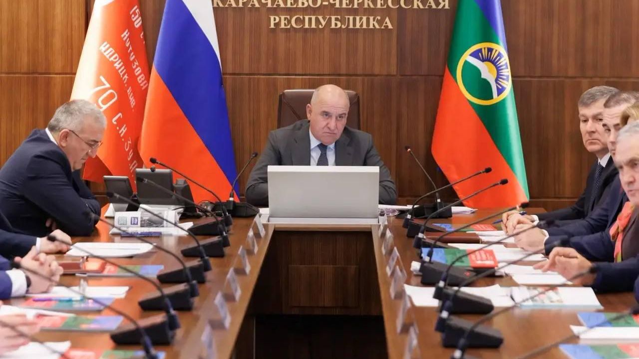 Совет по развитию промышленности начал работу в КЧР Совет по развитию промышленности начал работу в КЧР - РИА Новости, 1920, 25.11.2025