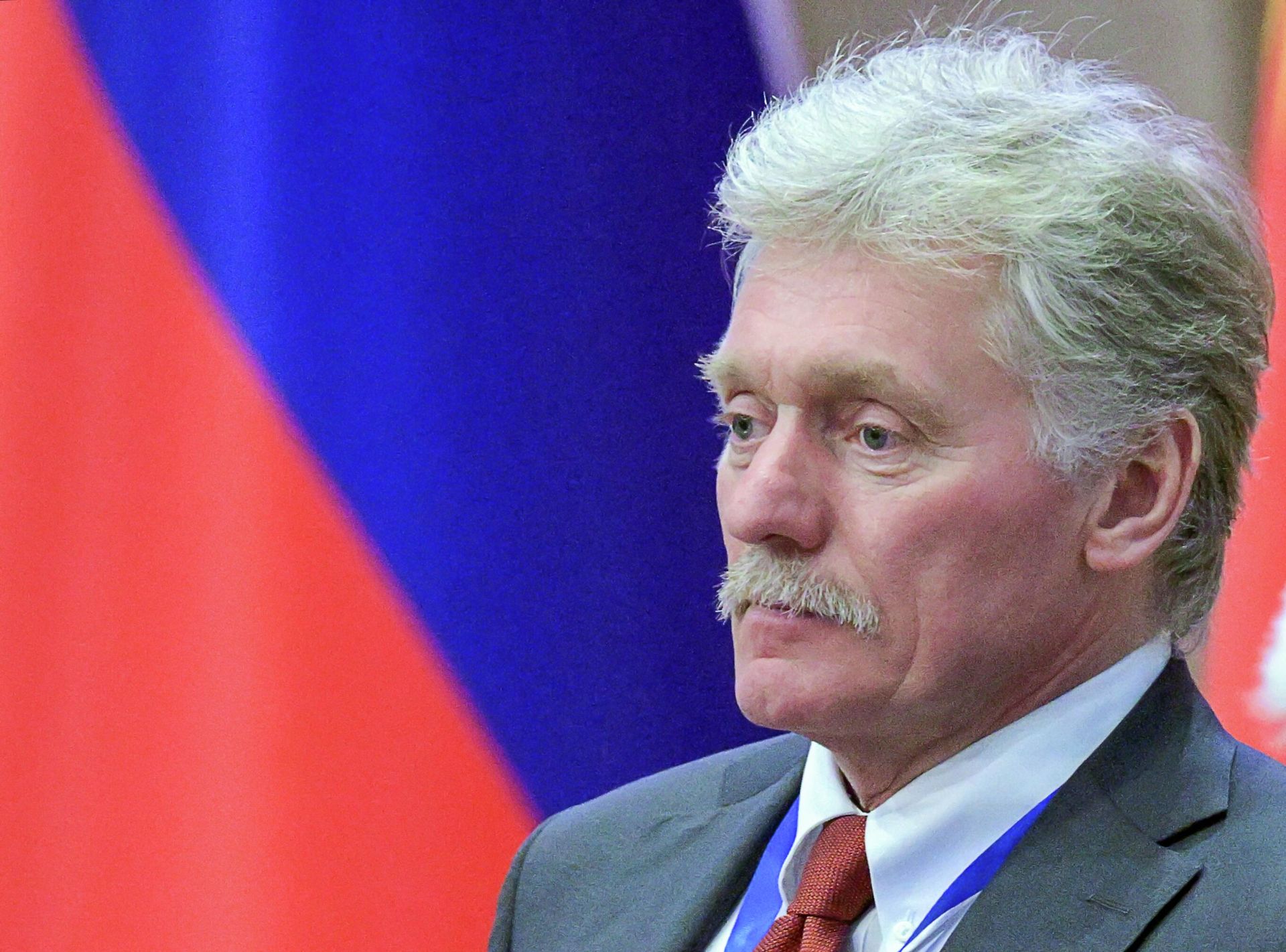 Пресс-секретарь президента РФ Дмитрий Песков во время российско-киргизских переговоров в Бишкеке Пресс-секретарь президента РФ Дмитрий Песков во время российско-киргизских переговоров в Бишкеке - РИА Новости, 1920, 02.12.2025