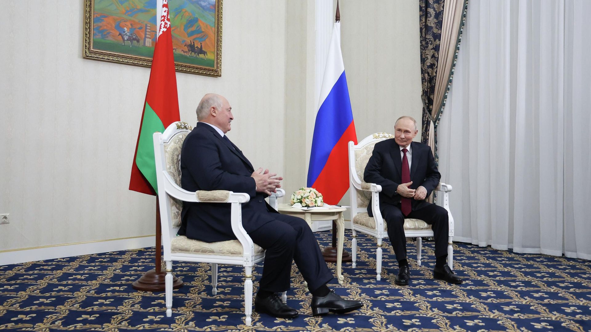 Президент РФ Владимир Путин и президент Белоруссии Александр Лукашенко во время встречи в Бишкеке Президент РФ Владимир Путин и президент Белоруссии Александр Лукашенко во время встречи в Бишкеке - РИА Новости, 1920, 26.11.2025