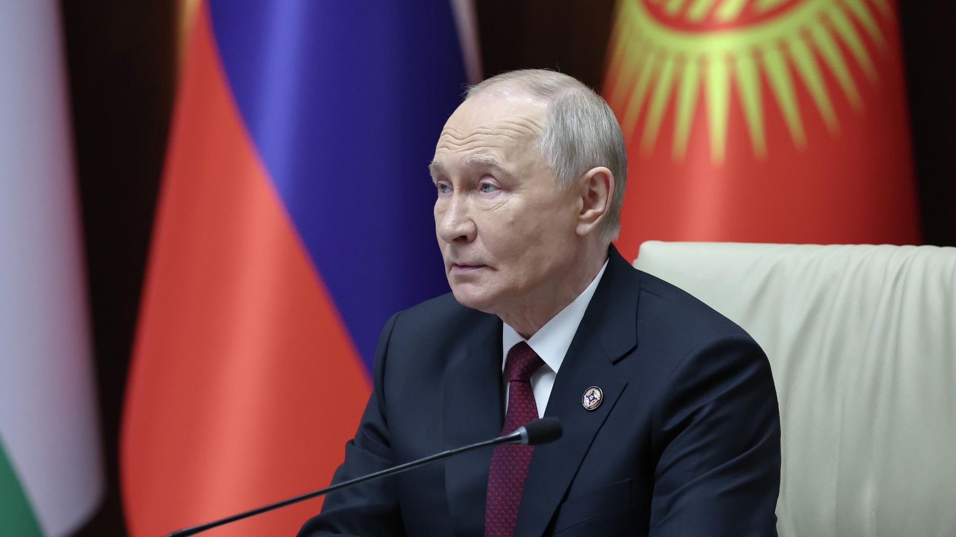 Президент РФ Владимир Путин на заседании Совета коллективной безопасности ОДКБ в Бишкеке Президент РФ Владимир Путин на заседании Совета коллективной безопасности ОДКБ в Бишкеке - РИА Новости, 1920, 27.11.2025