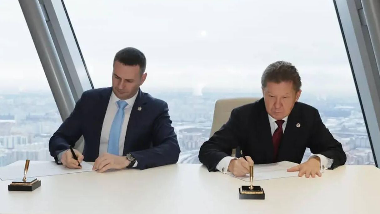 Губернатор Хабаровского края Дмитрий Демешин и председатель правления компании Газпром Алексей Миллер во время подписания программы газоснабжения и газификации Хабаровского края Губернатор Хабаровского края Дмитрий Демешин и председатель правления компании Газпром Алексей Миллер во время подписания программы газоснабжения и газификации Хабаровского края - РИА Новости, 1920, 27.11.2025