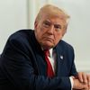 Президент США Дональд Трамп во время прямой линии с военными базами по случаю Дня благодарения Президент США Дональд Трамп во время прямой линии с военными базами по случаю Дня благодарения