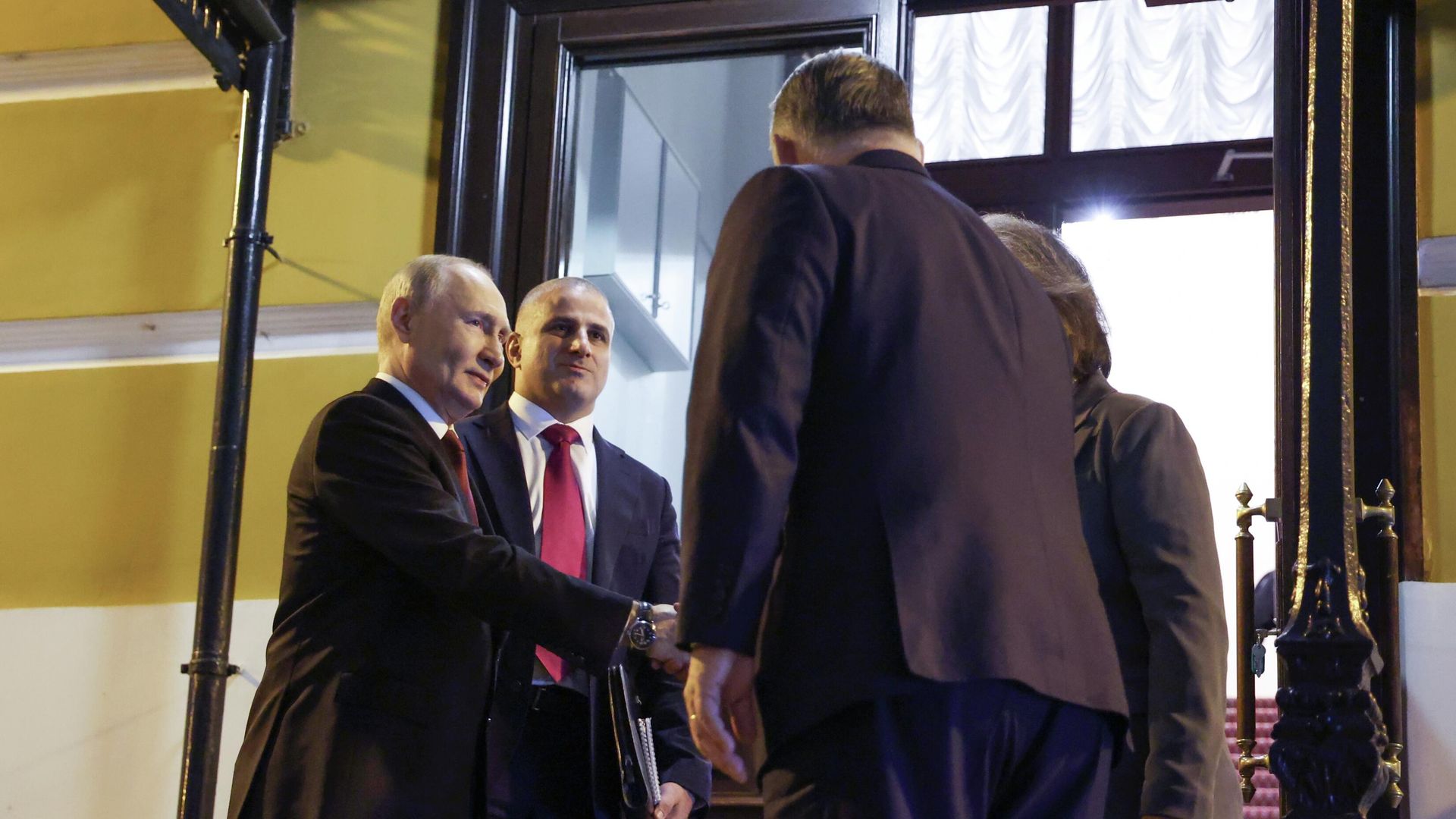 Президент РФ Владимир Путин и премьер-министр Венгрии Виктор Орбан после российско-венгерских переговоров в Москве Президент РФ Владимир Путин и премьер-министр Венгрии Виктор Орбан после российско-венгерских переговоров в Москве - РИА Новости, 1920, 30.11.2025