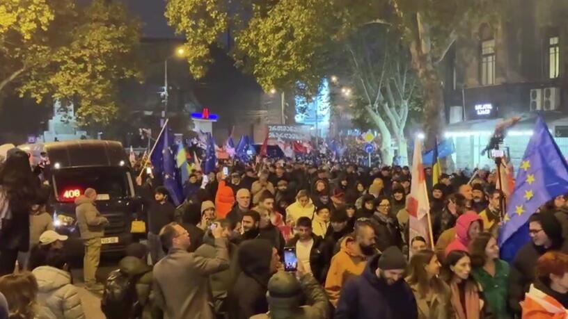 Шествие представителей грузинской оппозиции и представителей НПО в Тбилиси - РИА Новости, 1920, 28.11.2025